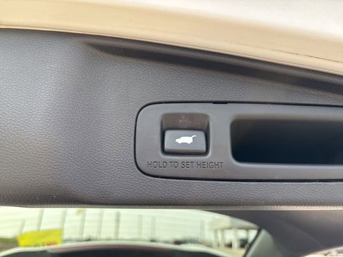 Used 2017 Honda CR-V Touring image 9