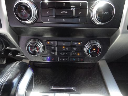Used 2020 Ford F150 Platinum w/ Equipment Group 701A Luxury AWD/4WD image 28