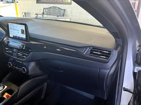 Used 2024 Ford Escape ST-Line image 17