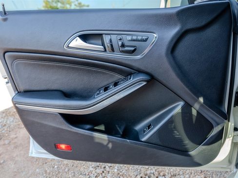Used 2014 Mercedes-Benz CLA 250 image 25