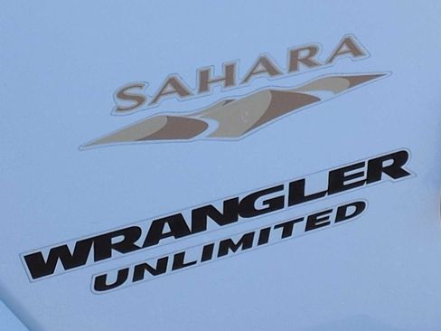 Used 2014 Jeep Wrangler Unlimited Sahara w/ Dual Top Group AWD/4WD image 12