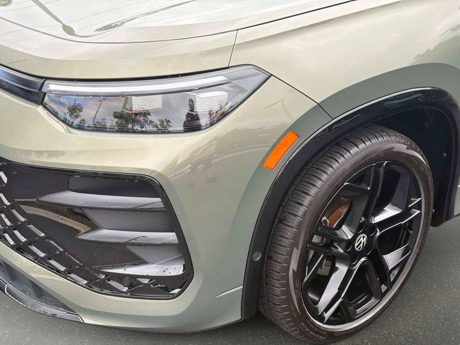 Certified 2026 Volkswagen Tiguan SE R-Line FWD image 10