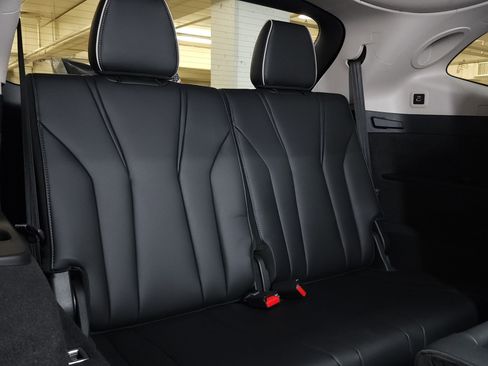 Certified 2023 Acura MDX SH-AWD w/ Advance Package image 22