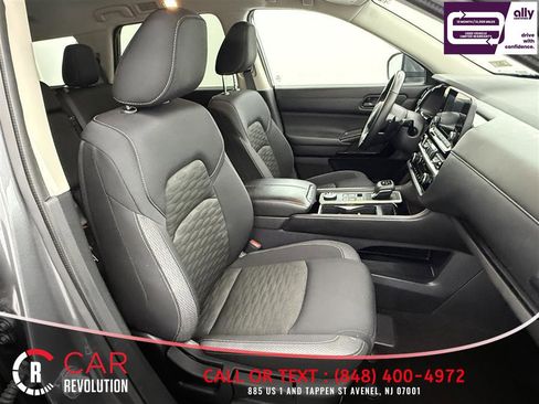 Used 2025 Nissan Pathfinder SV AWD/4WD image 25