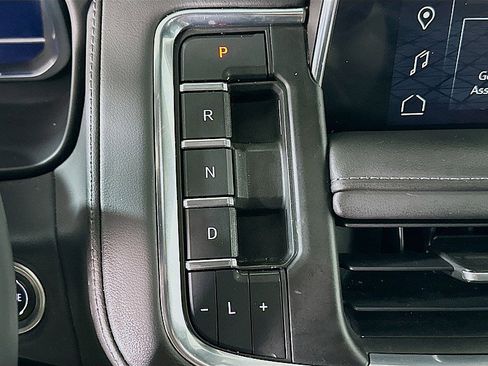 Used 2023 GMC Yukon SLE w/ Gmc Pro Safety Plus Package image 18