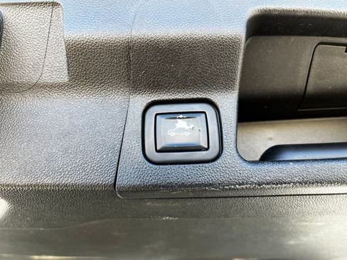 Used 2021 GMC Acadia Denali w/ Denali Technology Package image 17