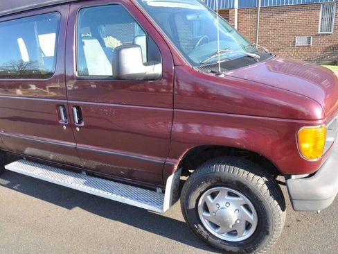 Used 2005 Ford E-350 and Econoline 350 XL RWD image 9