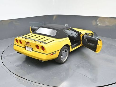 Used 1990 Chevrolet Corvette Convertible RWD image 25
