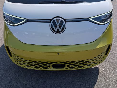Used 2025 Volkswagen ID. Buzz Pro S Plus RWD image 12