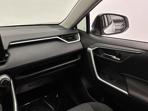 Used 2019 Toyota RAV4 XLE image 29