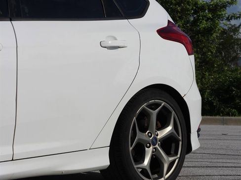 Used 2016 Ford Focus ST FWD image 3