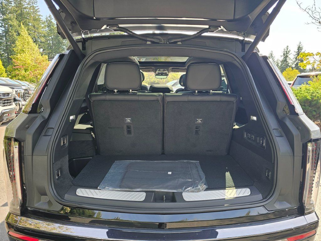 New 2027 Cadillac Vistiq Luxury AWD/4WD image 18