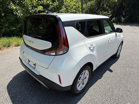 Used 2024 Kia Soul LX w/ LX Technology Package FWD image 6