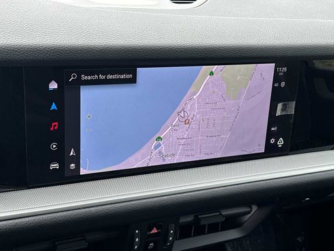 Used 2025 Porsche Cayenne image 18