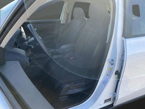 New 2026 Honda HR-V LX image 4