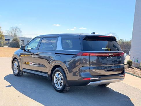 Used 2024 Kia Carnival LX image 9