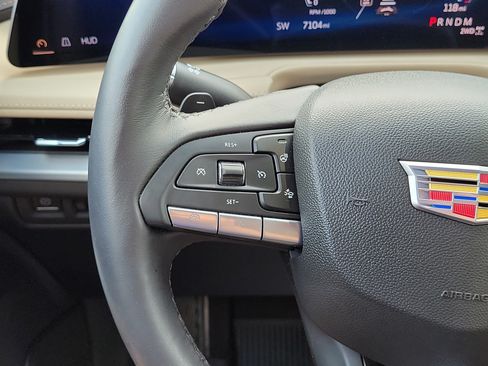 Used 2025 Cadillac XT4 Premium Luxury w/ Technology Package AWD/4WD image 22