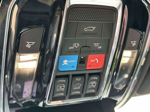 Used 2023 Jeep Grand Cherokee Overland AWD/4WD image 32