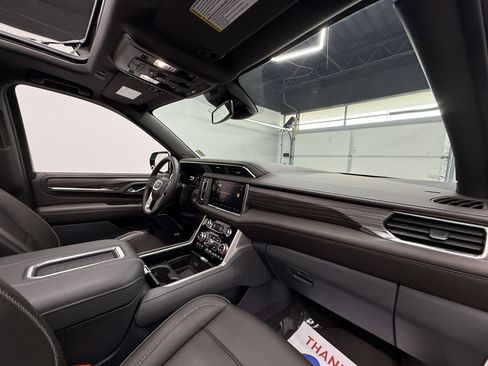 Used 2024 GMC Yukon Denali AWD/4WD image 25