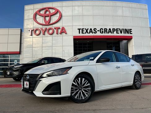 Used 2025 Nissan Altima 2.5 SV image 2