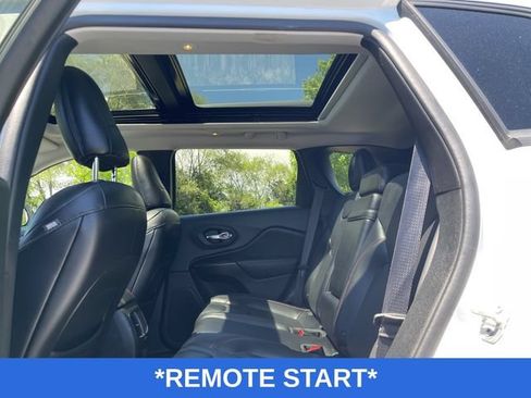 Used 2019 Jeep Cherokee Trailhawk AWD/4WD image 7