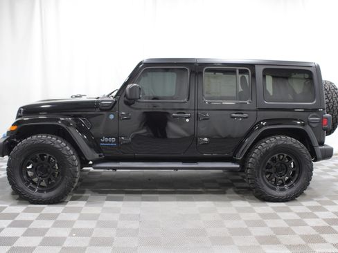 Used 2024 Jeep Wrangler Unlimited image 32