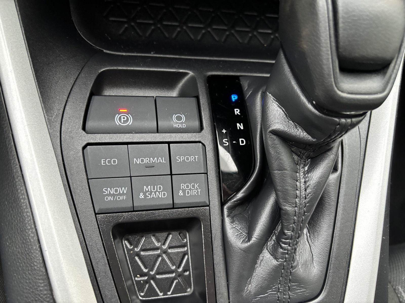Used 2025 Toyota RAV4 XLE AWD/4WD image 26