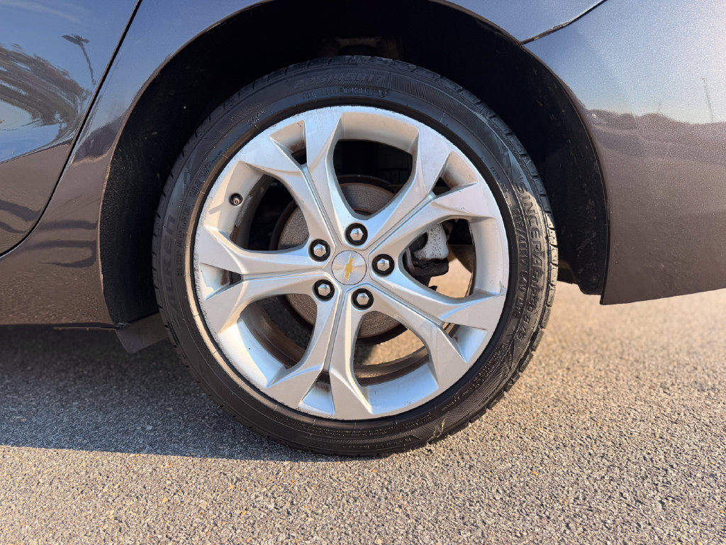 Used 2017 Chevrolet Cruze Premier FWD image 26