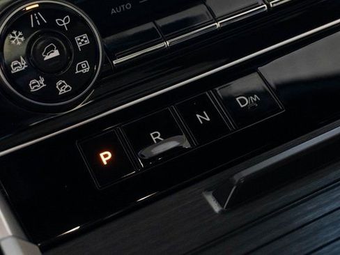 Used 2025 Nissan Armada Platinum image 37