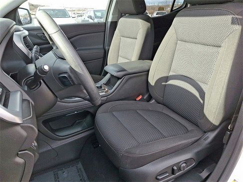 Certified 2023 GMC Acadia SLE w/ Driver Convenience Package image 17