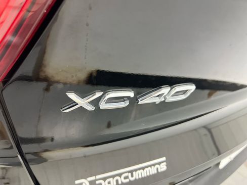 Used 2023 Volvo XC40 B5 Core AWD/4WD image 25