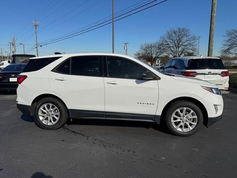 Used 2019 Chevrolet Equinox LS image 2