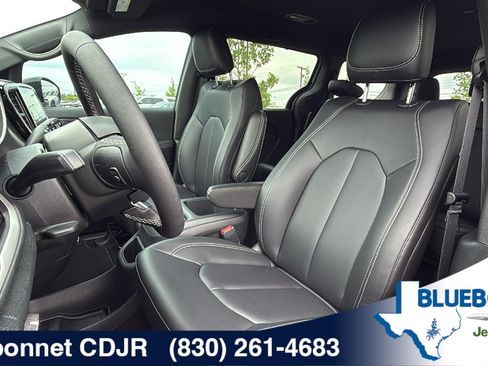 New 2026 Chrysler Voyager LX FWD image 15