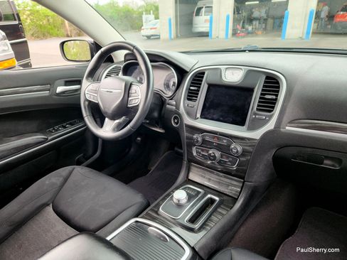 Used 2019 Chrysler 300 Touring w/ Sport Appearance Package image 12