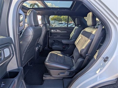 Used 2025 Ford Explorer ST image 9