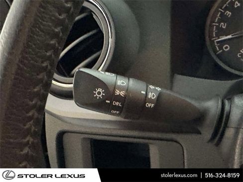 Used 2017 Toyota Tacoma SR5 image 28