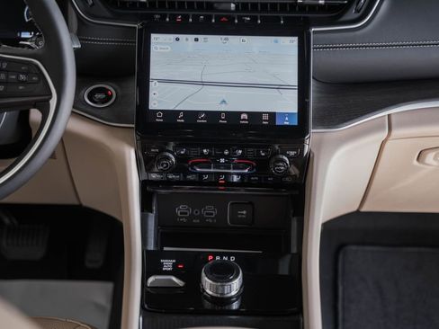 New 2025 Jeep Grand Cherokee L Limited w/ Luxury Tech Group II image 20