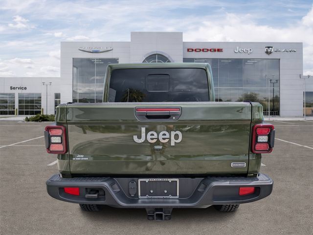 Certified 2022 Jeep Gladiator Overland w/ LED Lighting Group AWD/4WD image 4