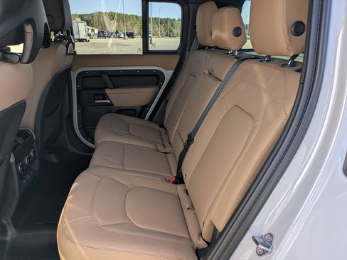 New 2026 Land Rover Defender 110 X-Dynamic SE image 26