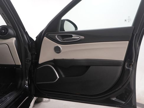 Used 2019 Alfa Romeo Giulia Ti Sport w/ Quick Order Package 22S Sport image 9