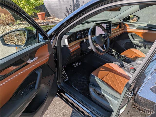Used 2025 Volkswagen Tiguan SEL R-Line AWD/4WD image 25