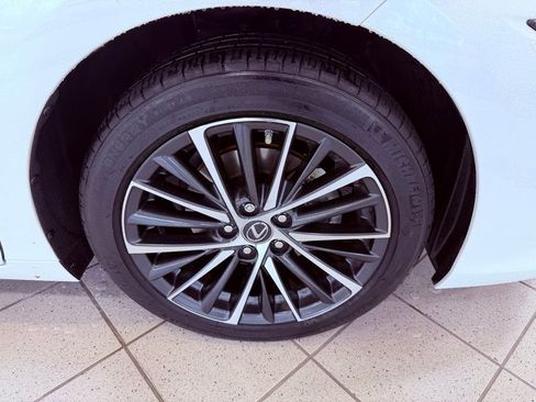 Certified 2025 Lexus ES 350 w/ Premium Package image 15