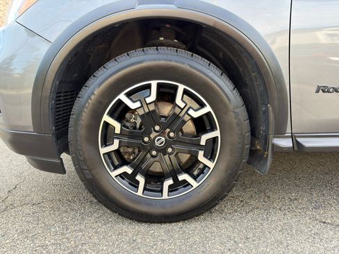 Used 2019 Nissan Pathfinder SL AWD/4WD image 40