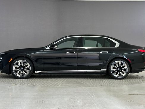 Certified 2023 BMW i7 xDrive60 AWD/4WD image 2