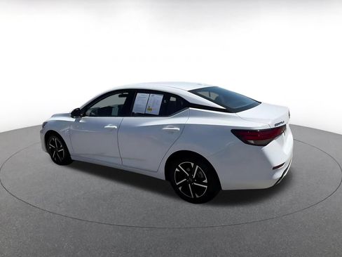 Used 2025 Nissan Sentra SV FWD image 8