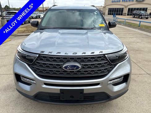 Used 2023 Ford Explorer XLT w/ Equipment Group 202A RWD image 2
