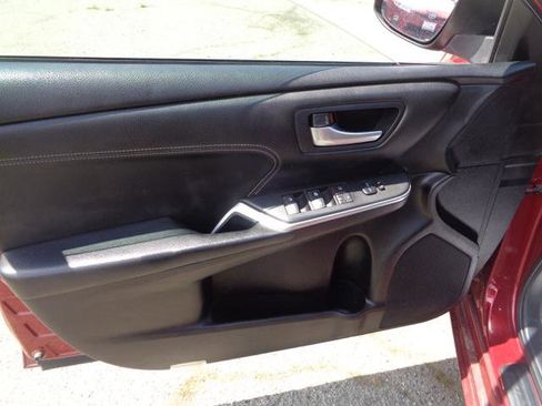 Used 2015 Toyota Camry XLE w/ Moonroof Package FWD image 29