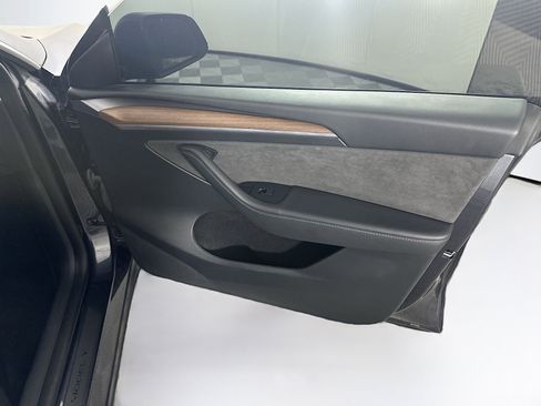 Used 2024 Tesla Model Y Performance image 31