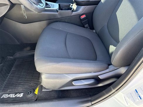 Used 2019 Toyota RAV4 LE image 10