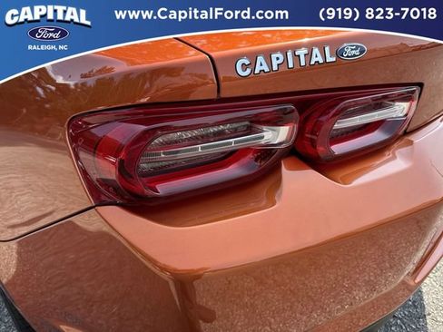 Used 2022 Chevrolet Camaro LT RWD image 15